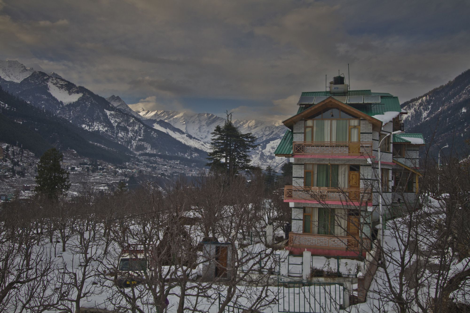 Hotel Mountain Face Manāli Buitenkant foto