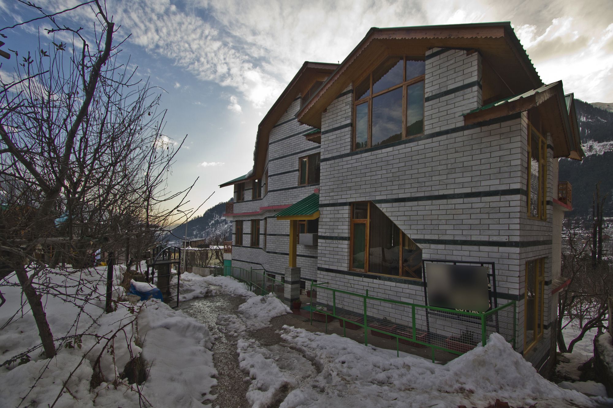 Hotel Mountain Face Manāli Buitenkant foto