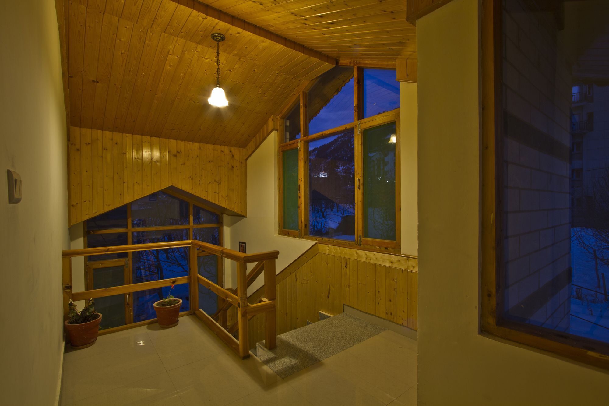 Hotel Mountain Face Manāli Buitenkant foto